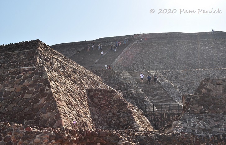 03_Teotihuacan_Pyramid_of_the_Sun_stairs-1.jpg