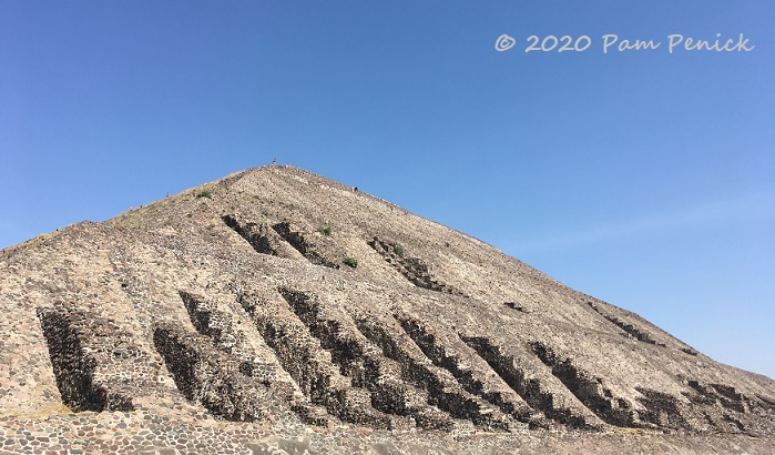 05_Teotihuacan_Pyramid_of_the_Sun_rear-1.jpg