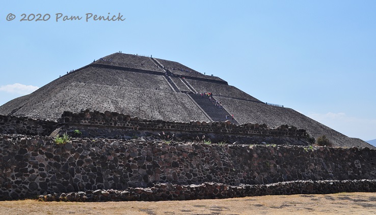 07_Teotihuacan_Pyramid_of_the_Sun-1.jpg