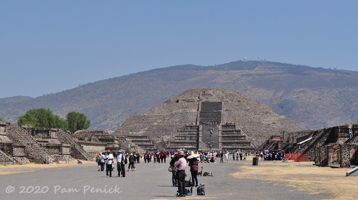 08_Teotihuacan_Pyramid_of_the_Moon-1.jpg