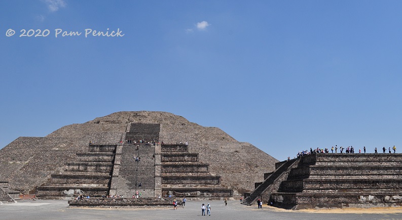 09_Teotihuacan_Pyramid_of_the_Moon-1.jpg