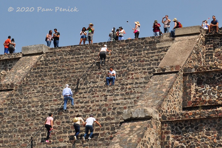 11_Teotihuacan_Pyramid_of_the_Moon_stairs-1.jpg