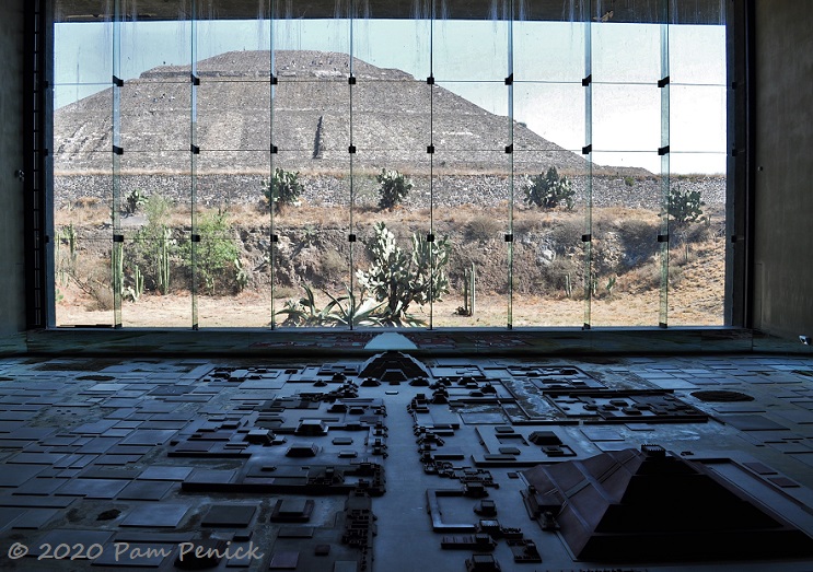 18_Teotihuacan_Pyramid_of_the_Sun_model-1.jpg