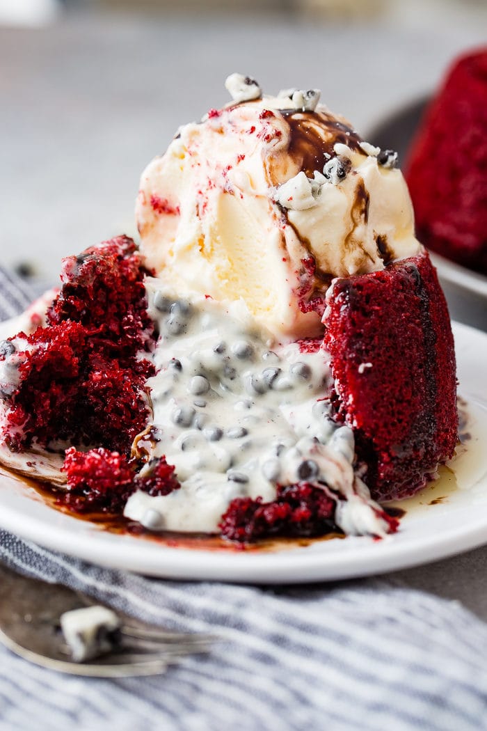 -and-cream-red-velvet-molten-lava-cakes-8-700x1050.jpg
