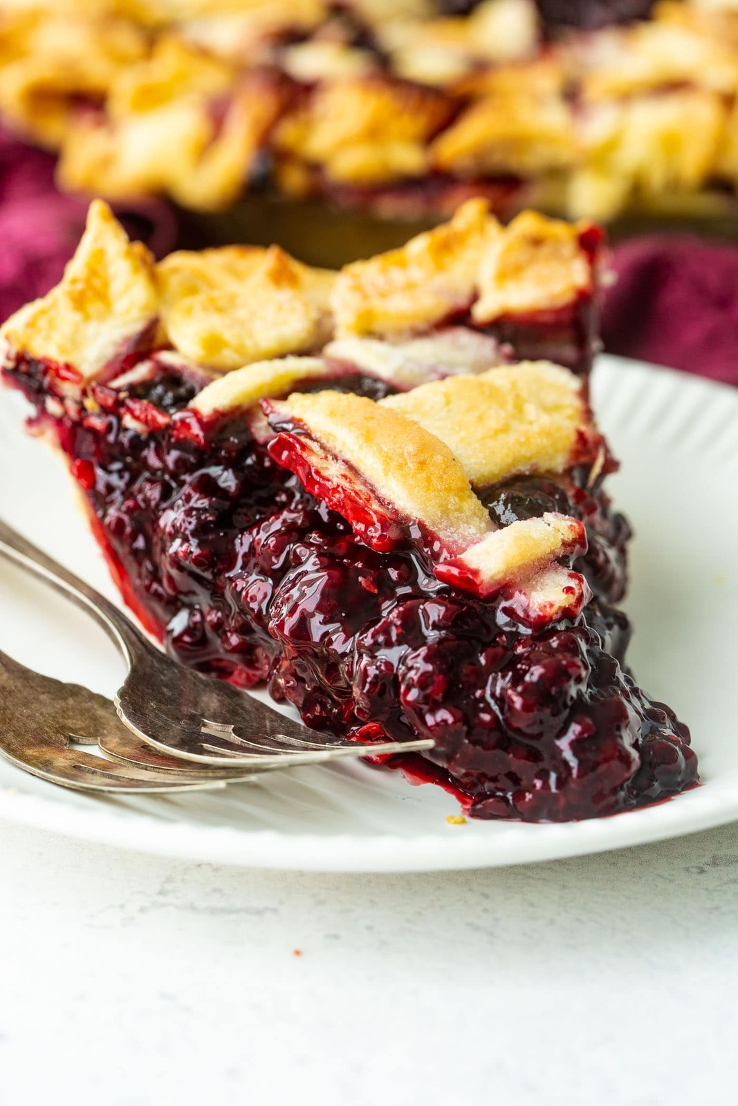 -blackberry-pie-with-lattice-and-leaf-pie-crust-10.jpg