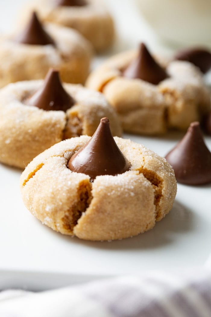 eanut-butter-blossoms-with-hershey-kiss-8-700x1050.jpg