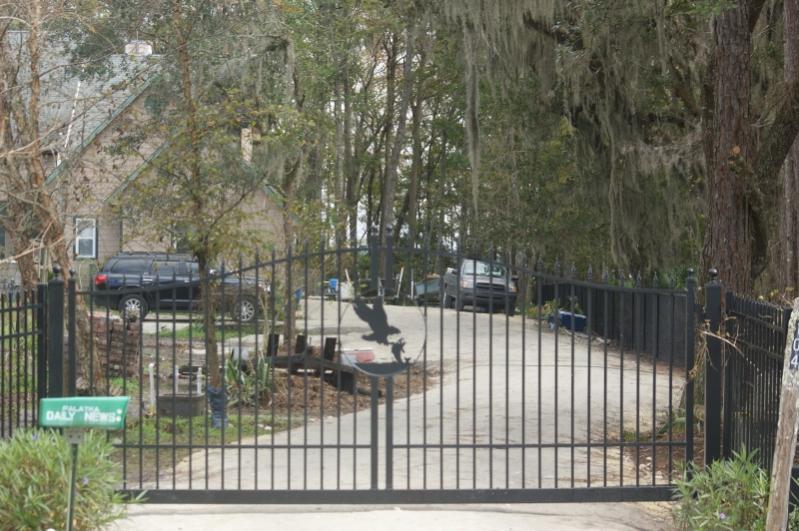 Gate (800x532)