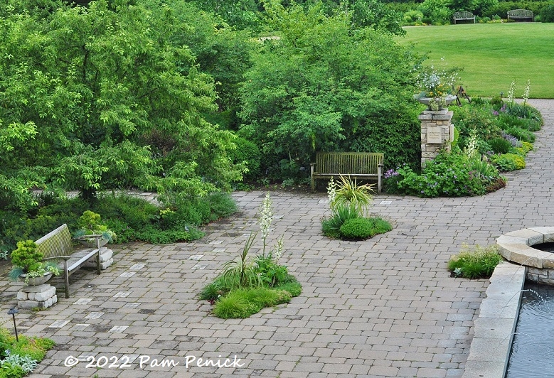 30_Plaza_planter_islands.jpg