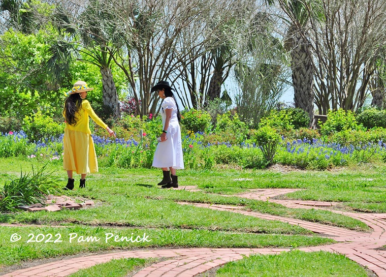 12_Women_in_prairie_dresses_hats.jpg