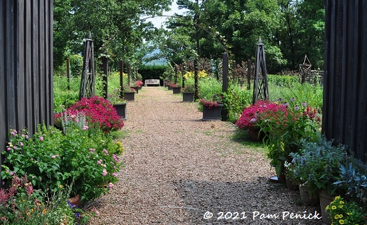 Veg_garden_arches.jpg