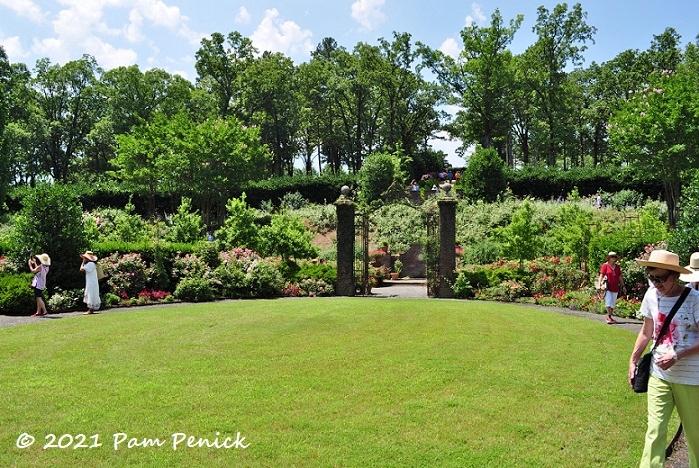Rose_garden_lawn.jpg