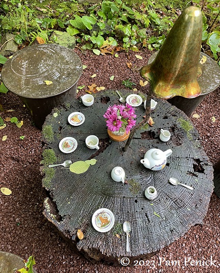 83_Stump_table_teaset.jpg
