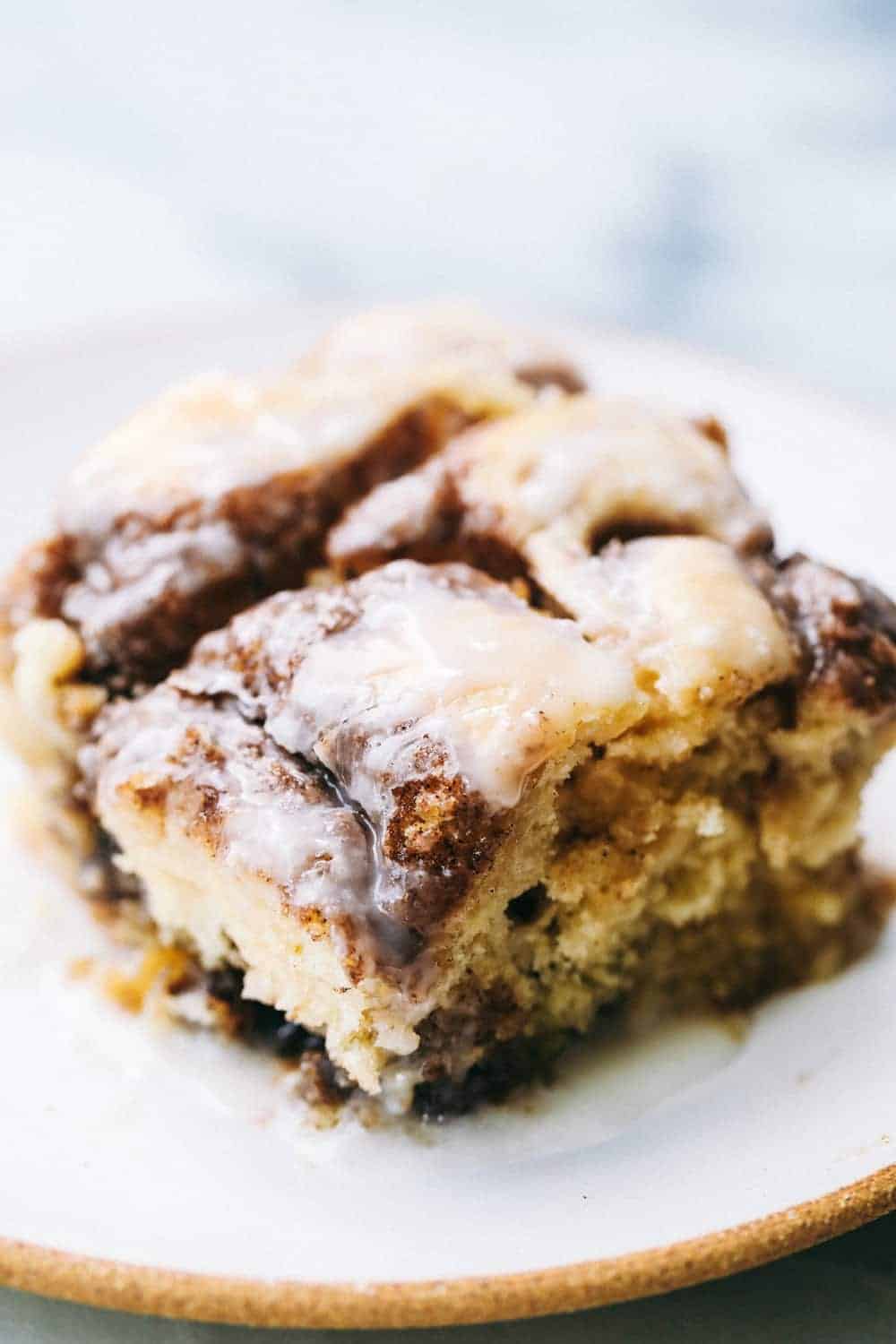 cinnamon_roll_cake1-1.jpg
