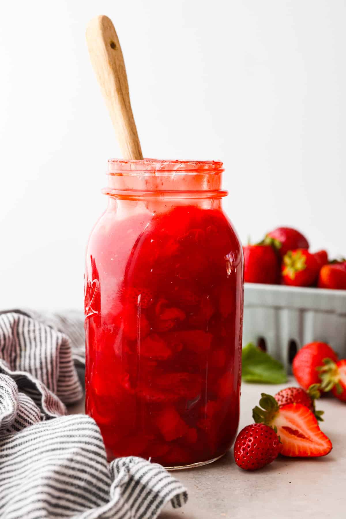 homemade_strawberry_pie_filling.jpg