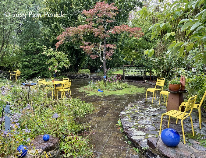 20_Yellow_tables_patio.jpg