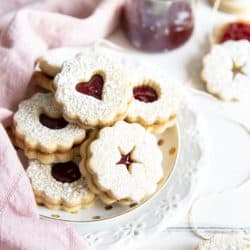 Linzer-Cookies-1-1-250x250.jpg