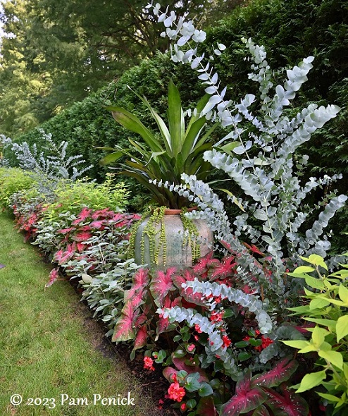 04_Caliums_Eucalyptus_Bromeliad.jpg