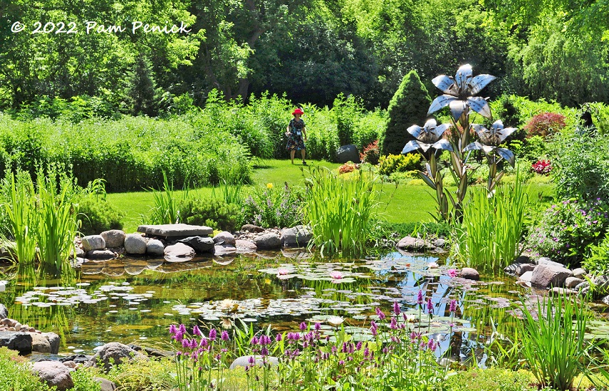 10_Pond_Metal_flowers.jpg
