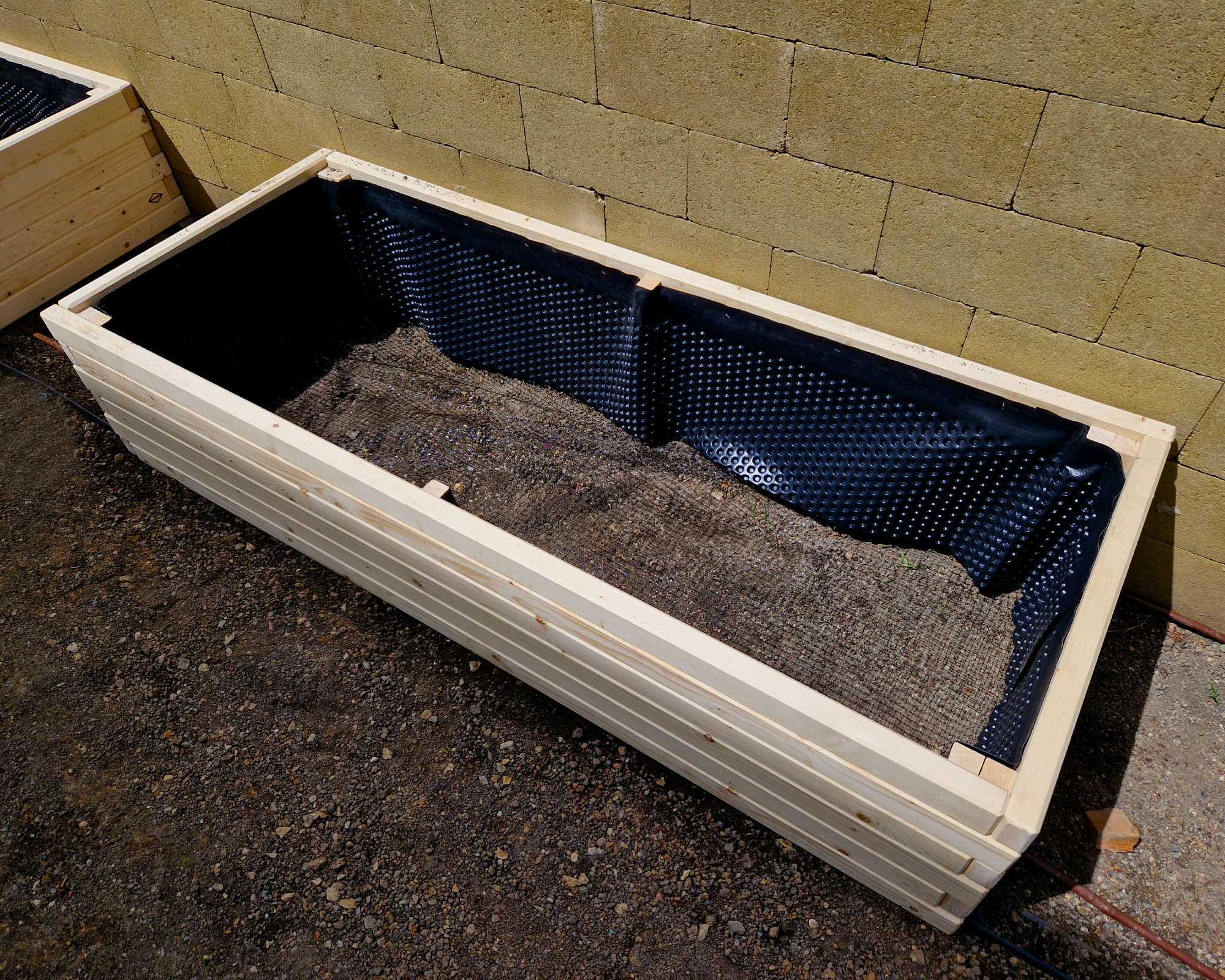 raised bed with water wicking system