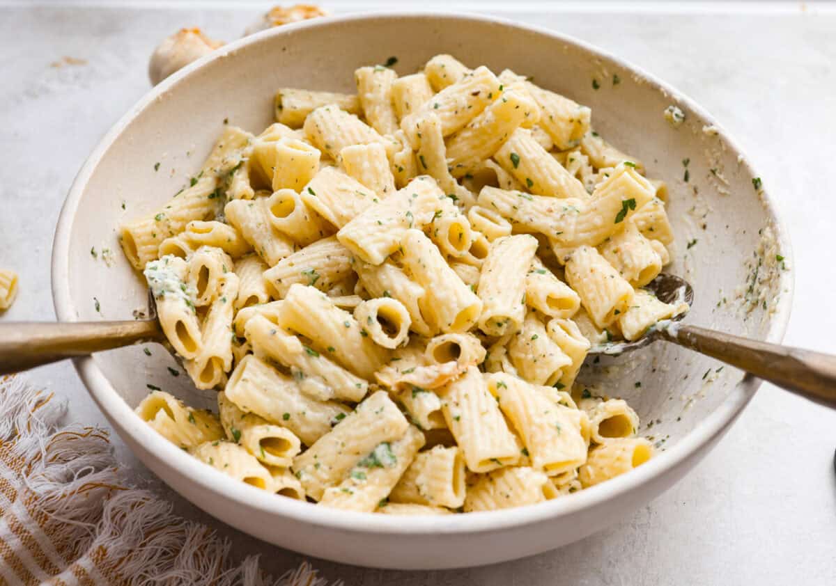 Garlic-Bread-Pasta-7-1200x842.jpg