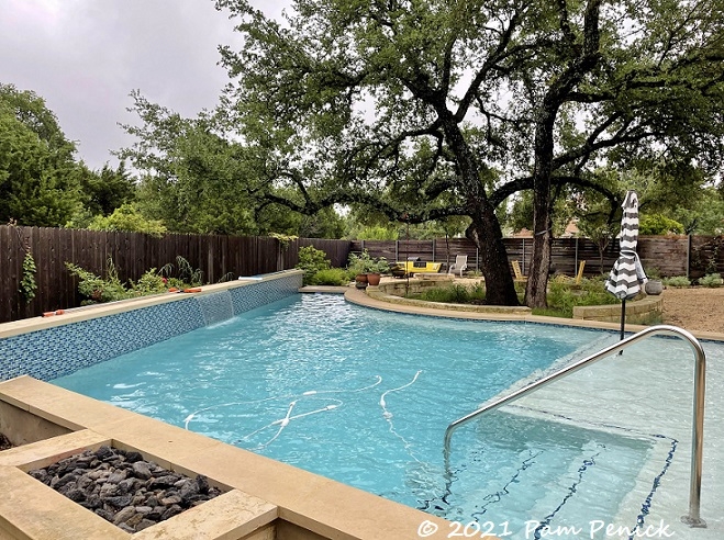 19_Swimming_pool_waterfall.jpg