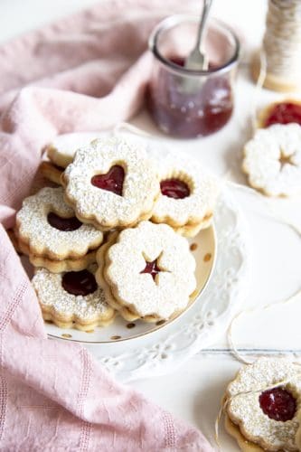 Linzer-Cookies-1-1-333x500.jpg