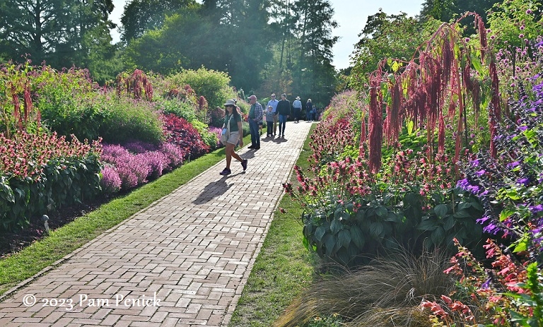 07_Flower_Garden_Walk.jpg