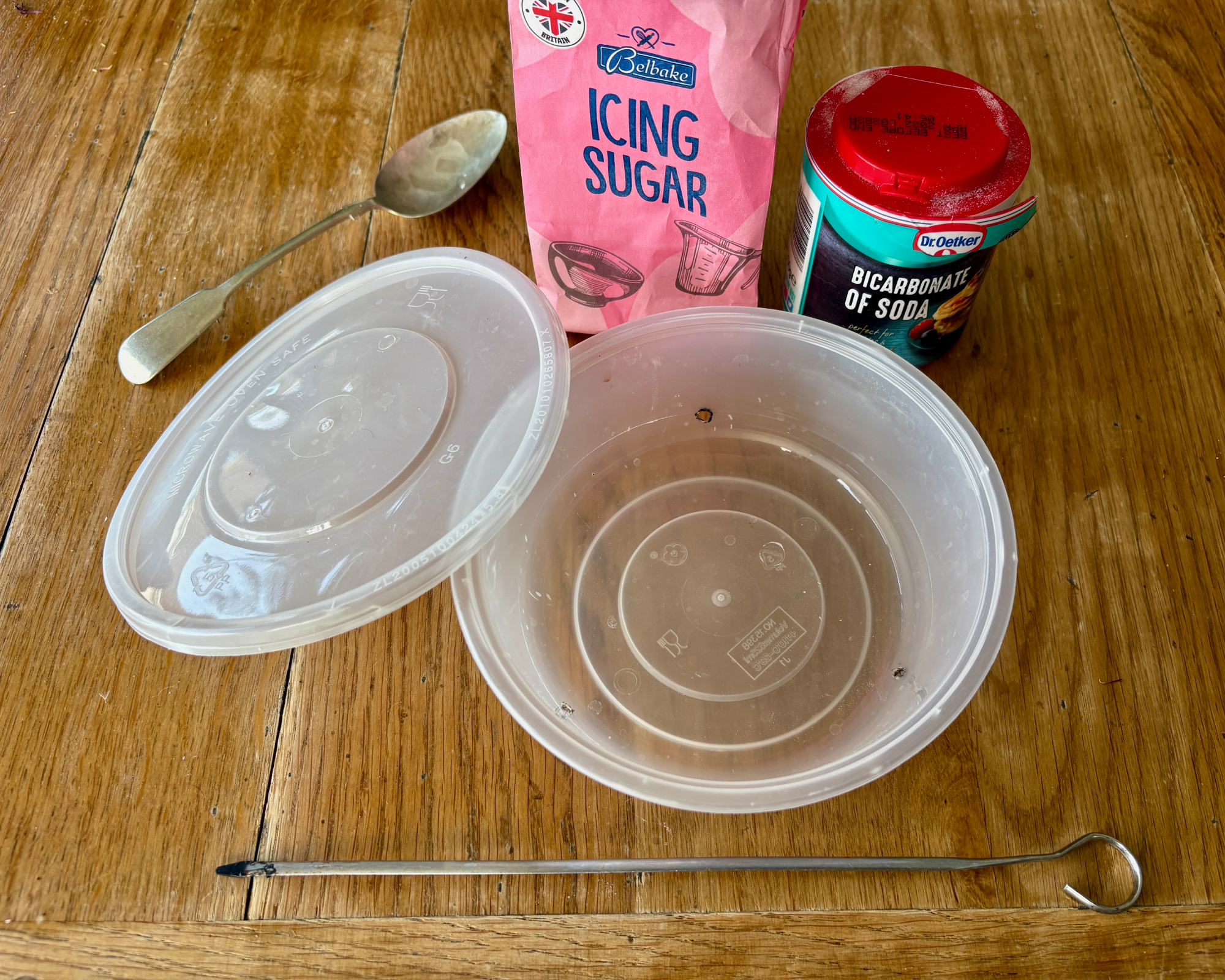 Creating a container for a homemade ant trap