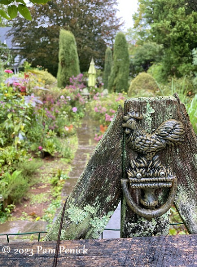 12_Herb_garden_gate_w_rooster.jpg