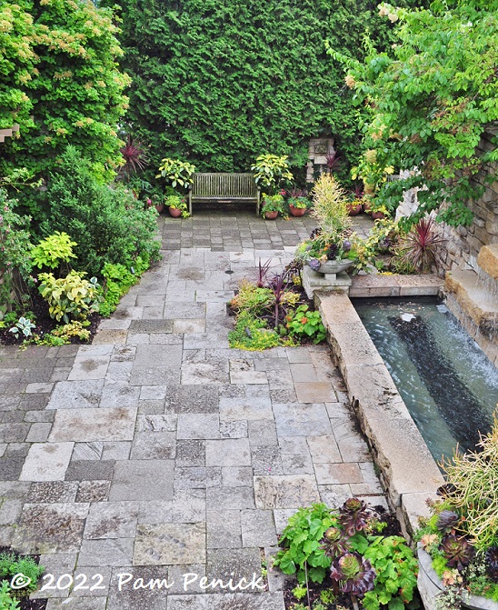 26_Tropicalesque_garden_fountain.jpg