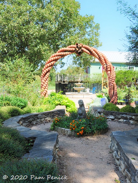 06_Terracotta_pot_arch.jpg