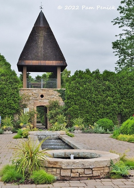 03_Tower_fountain.jpg