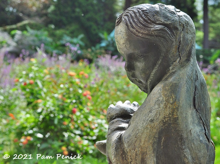 70_Young_girl_sculpture.jpg