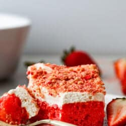 strawberry-crunch-cake-2-2-250x250.jpg