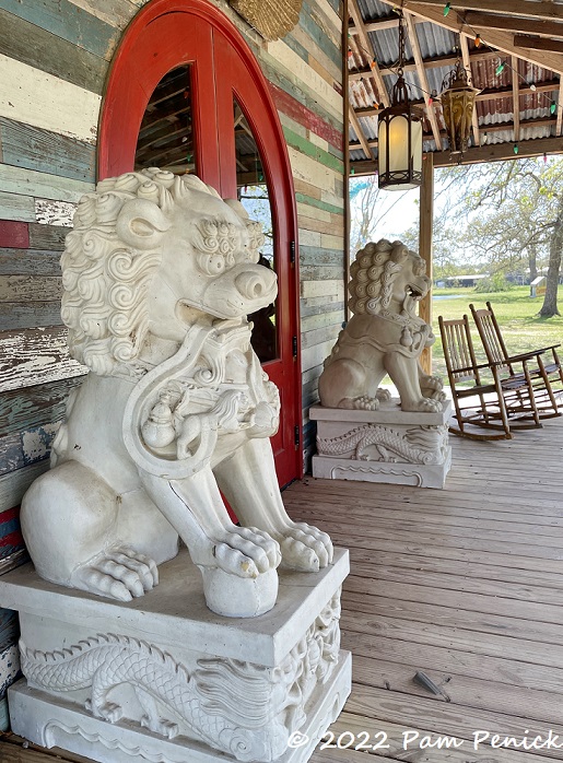 25_Foo_dog_sculptures_on_porch.jpg