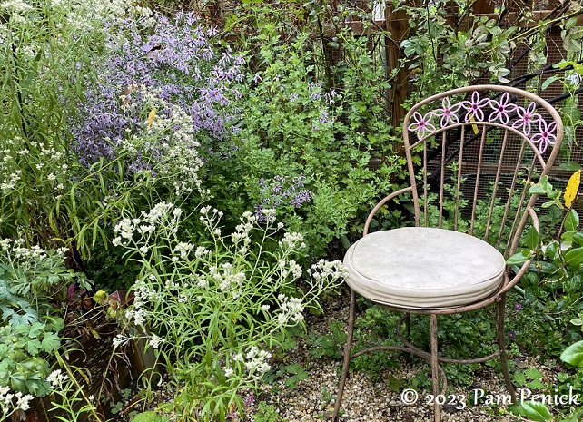 46_Metal_flowers_chair.jpg