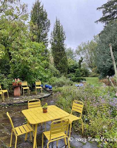 13_Yellow_tables_patio.jpg