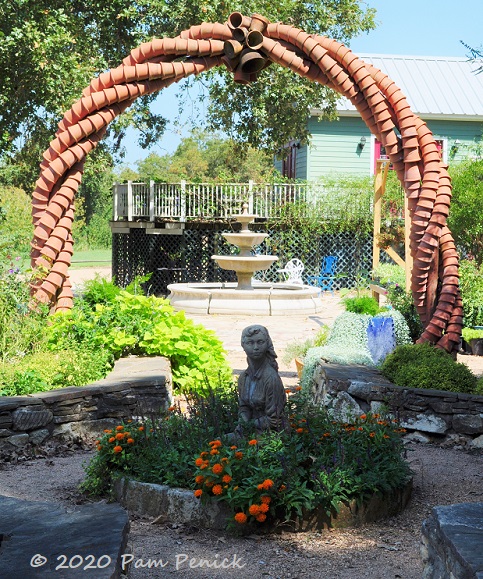 05_Terracotta_pot_arch.jpg