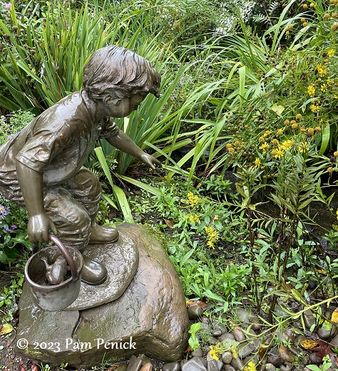 52_Rain_Garden_statue.jpg