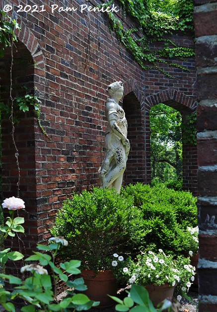 46_Goddess_Flora_sculpture.jpg