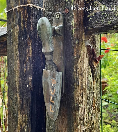 07_Trowel_gate_pull.jpg