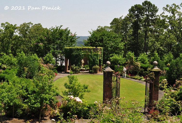 41_Rose_garden_gates.jpg