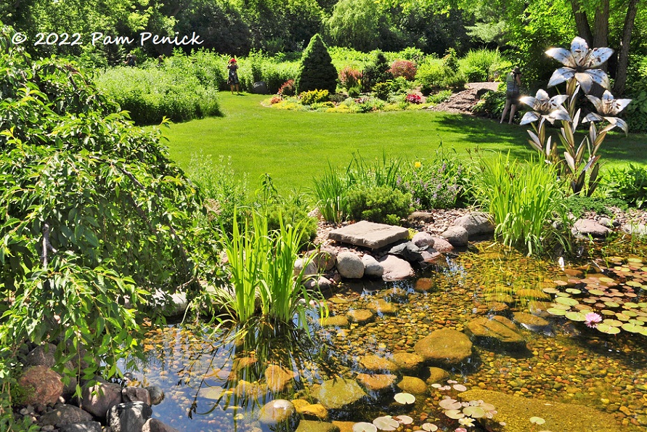 11_Pond_Metal_flowers.jpg