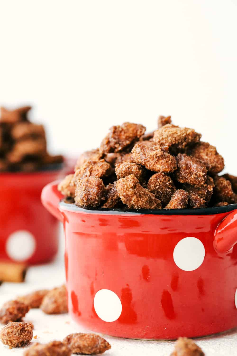 Crunchy sweet cinnamon almonds cooked in the slowcooker.