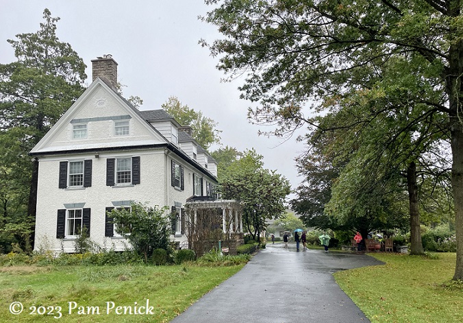 68_White_house_Northview.jpg
