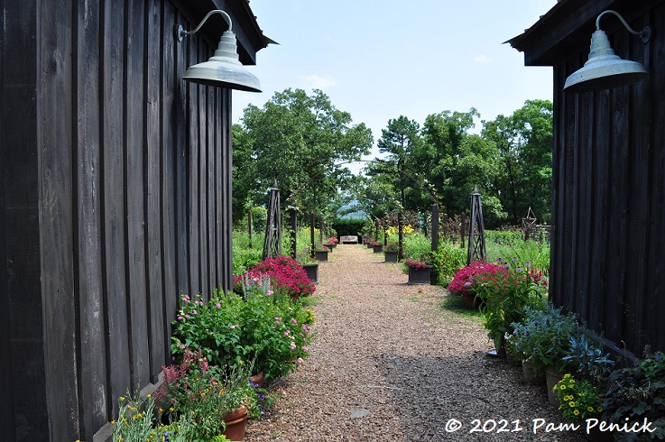 34_Vegetable_garden_path.jpg