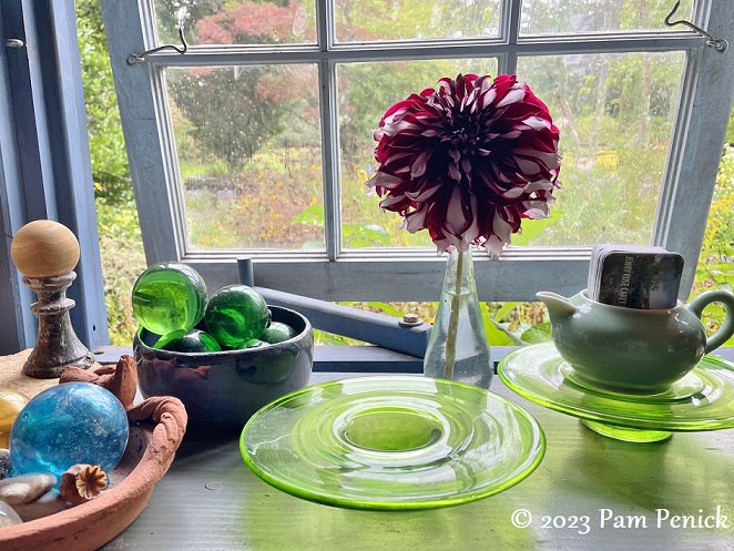 25_Glass_decor_Dahlia.jpg