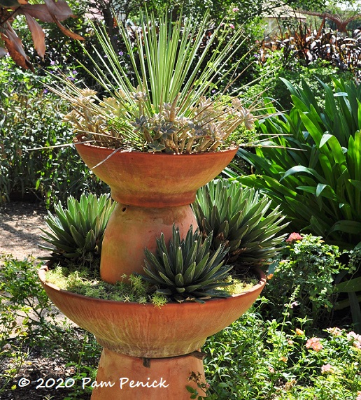 15_Stacked_pots_Agaves.jpg