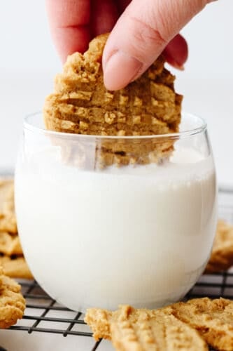 peanutbuttercookies-2-2-333x500.jpg