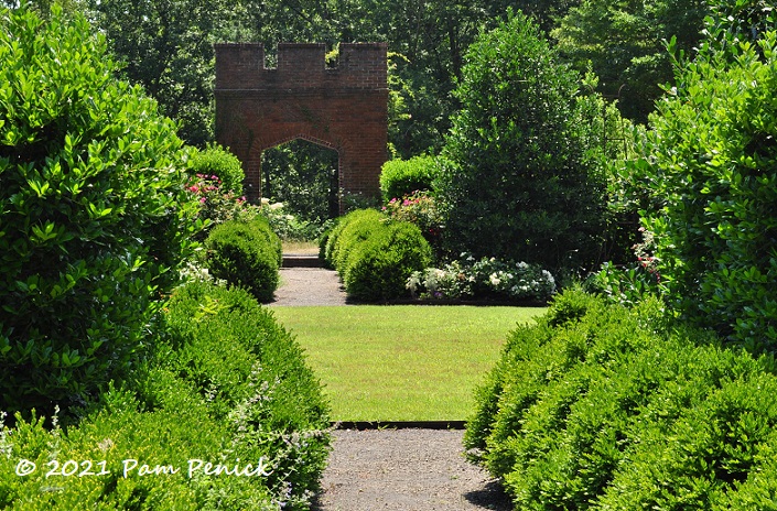 43_Rose_garden_axis.jpg